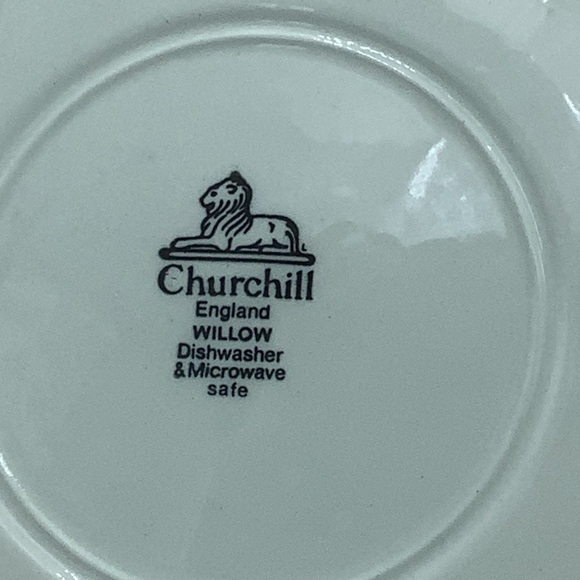 Churchill England Blue and White Willow Dinner Plate - Picture 9 of 9